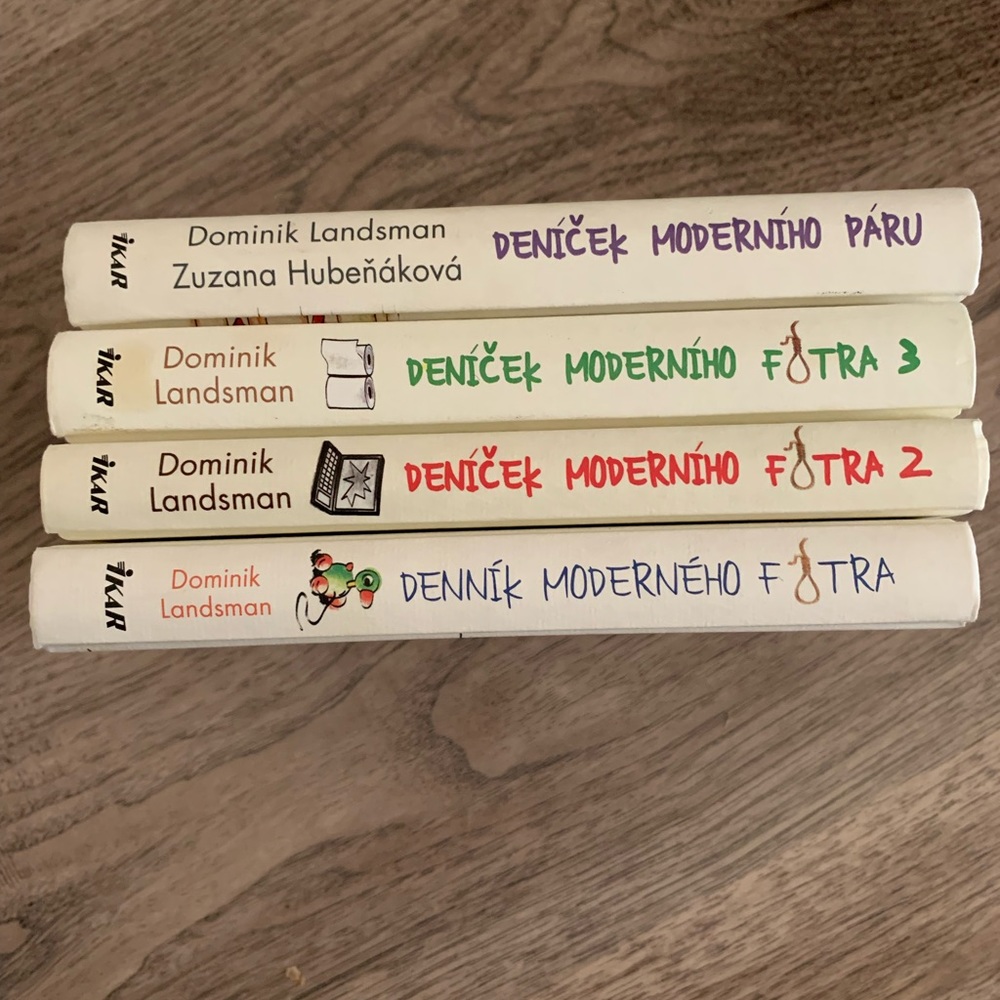 Bundle of books Dennicek moderniho fotra